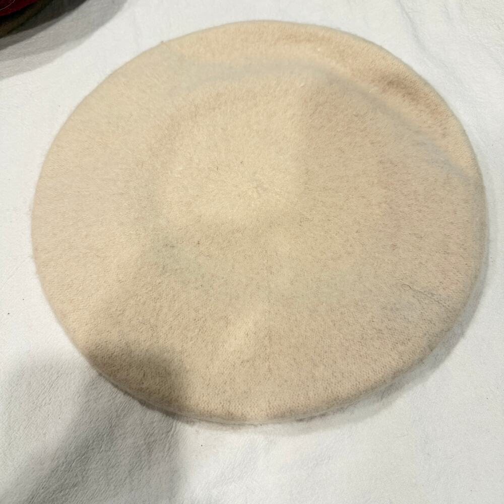 Urban Outfitter 100% Wool Beige Cream Beret Classic French Hat New without tags